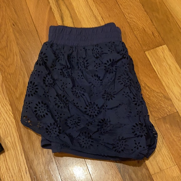 ATHLETIC SHORTS - Picture 1 of 2